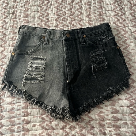 Wrangler Shorts - Picture 2 of 3